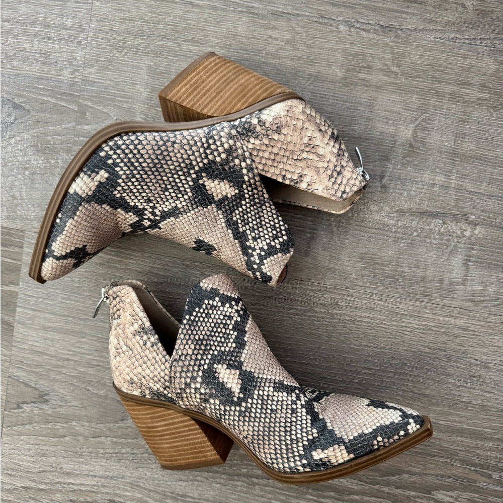 Steve Madden Camryn Snake Bootie Sz 7.5M